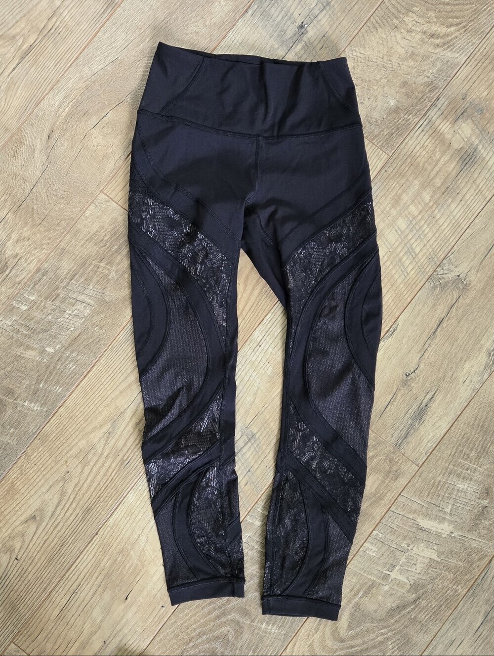 Lululemon Womens Black Wunder Under High Rise Tights / Leggings With Lace Size 6